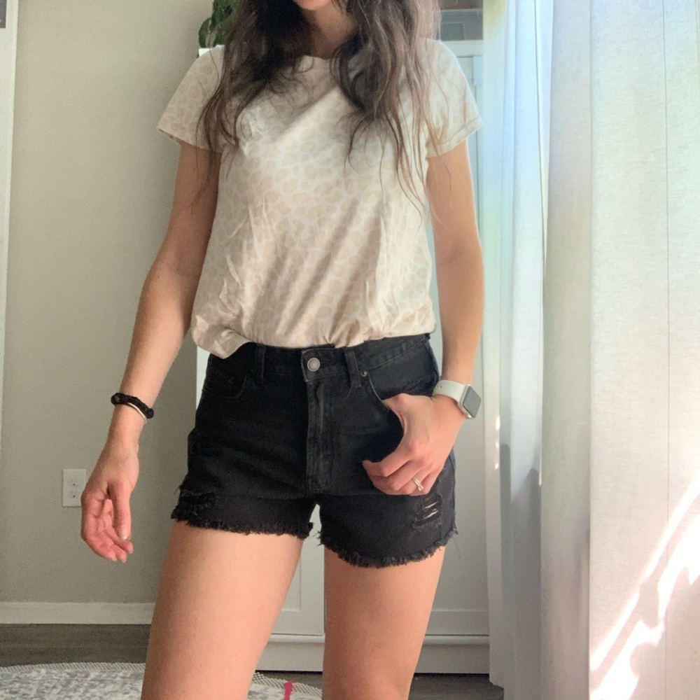 💙 2 for $10 High Waist Destructed Mom Jean Short